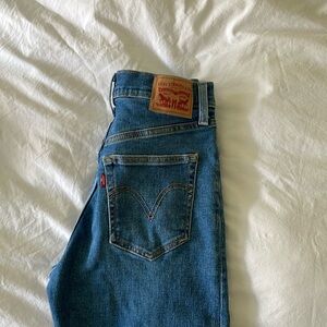 Levi’s Ribcage Straight Ankle Jeans